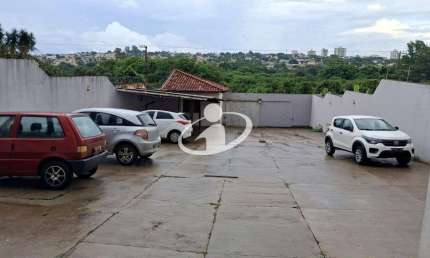 Apartamento com 1 quarto para alugar no Copacabana, Uberlândia  por R$ 950