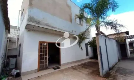 Casa com 2 quartos para alugar no jardim patrícia, uberlândia  por r$ 2.000