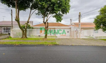 Casa com 03 dormitórios para locação na rua câmara junior - jardim das américas - 2618
