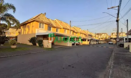 Sobrado com três quartos para locação na Rua Miguel Bakum - Guabirotuba - 5283