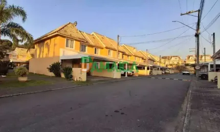 Sobrado com três quartos para venda na Rua Miguel Bakum - Guabirotuba - 5284