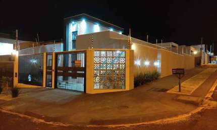 Casa à venda em Maringá, Jardim Campos, com 3 quartos, com 193 m²