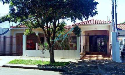 Casa à venda em Maringá, Zona 8, com 3 quartos, com 165 m²