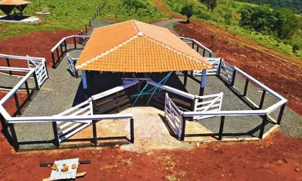 Sítio à venda em Mandaguari, Centro, com 3 quartos, com 9 alqueires