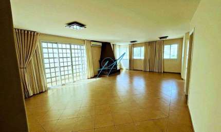 Casa à venda em Maringá, Zona 05, com 4 quartos, com 327.93 m²
