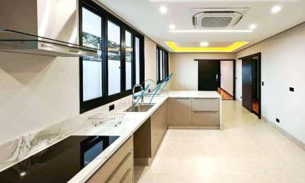 Casa à venda em Maringá, Zona 02, com 4 quartos, com 200 m²