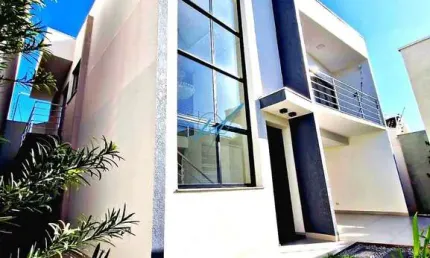 Casa à venda em Maringá, Jardim Tóquio, com 3 suítes, com 180 m²