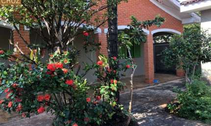 Imóvel localizado em rua com intenso fluxo de veículos, excepcional para investidores. Bairro: Alemães