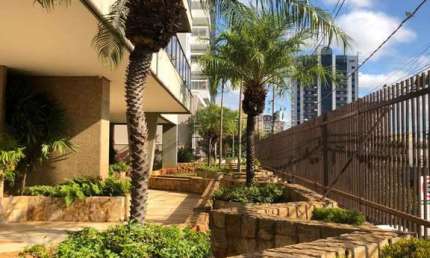 Apartamento amplo, em residencial com lazer, no centro
