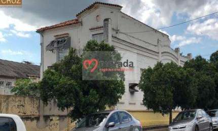 Imóvel com localização estratégica no bairro Vila Rezende