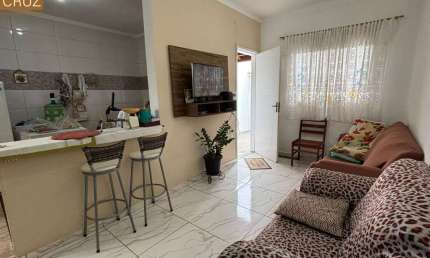 Casa com dois dormitórios e área gourmet, próxima ao Hospital Regional. Bairro: São Francisco