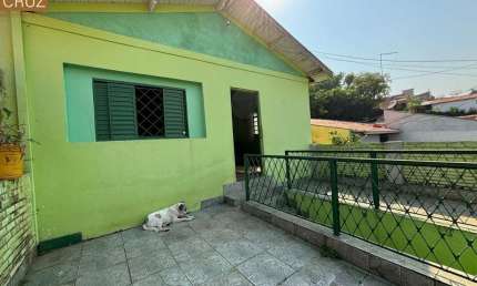 Casa bem simples, para moradia - com terreno grande. Bairro: Jaraguá