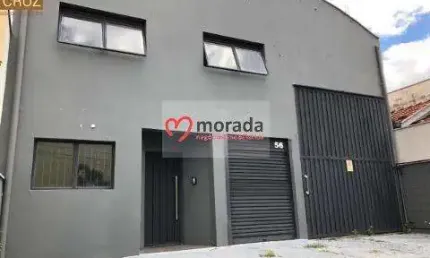Barracão com construção sólida, com ótima localização no bairro Castelinho