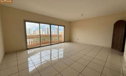Apartamento amplo, andar alto, pronto para morar, no centro