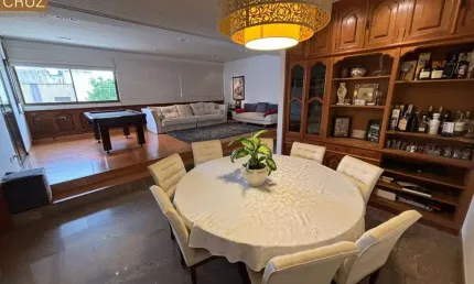 Apartamento amplo, confortável, com localização privilegiada no bairro Alto, pronto para morar.