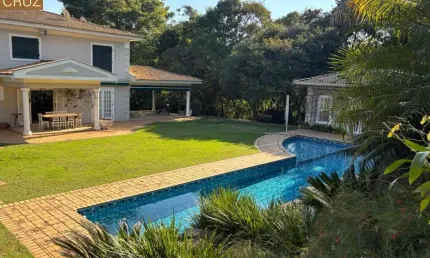 Casa espetacular, com 5 dormitórios, jardim e piscina aquecida