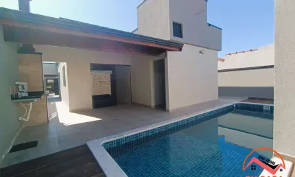 Casa Alto Padrão perto da praia à venda em Itanhaém-SP
