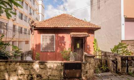 Casa com 3 quartos à venda na Rua Comendador Rheingantz, 61, Auxiliadora, Porto Alegre por R$ 900.000