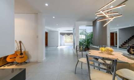 Casa com 4 quartos à venda na Rua Miracema, 297, Chácara das Pedras, Porto Alegre por R$ 2.000.000