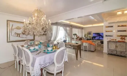 Casa com 4 quartos à venda na Rua Indianápolis, 161, Três Figueiras, Porto Alegre por R$ 2.900.000