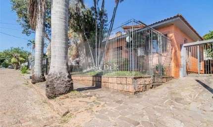 Casa com 4 quartos à venda na Rua Professor Fernando Carneiro, 112, Três Figueiras, Porto Alegre por R$ 1.500.000
