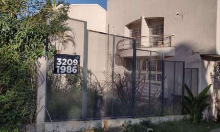 Casa com 4 quartos à venda na Rua Riveira, 475, Petrópolis, Porto Alegre por R$ 1.700.000