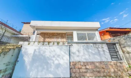 Casa com 3 quartos à venda na Avenida General Barreto Viana, 505, Chácara das Pedras, Porto Alegre por R$ 1.100.000