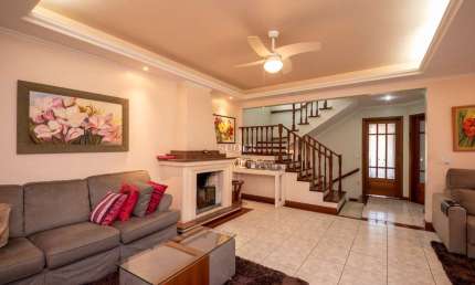 Casa com 4 quartos à venda na Rua Oito de Julho, 75, Jardim Botânico, Porto Alegre por R$ 1.750.000