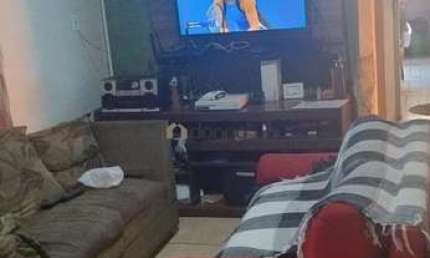 Casa com 4 quartos à venda na Avenida Elias Cruvinel, Fabrício, Uberaba, 180 m2 por R$ 315.000