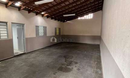 Casa com 3 quartos à venda na Rua Londrina, Parque das Gameleiras, Uberaba