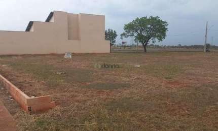 Terreno à venda na Rua Clara Alves de Mello, Parque das Laranjeiras, Uberaba