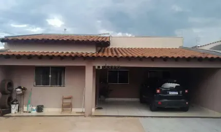 Casa com 3 quartos à venda na Rua Valter Ferreira de Souza, Jardim Nenê Gomes, Uberaba
