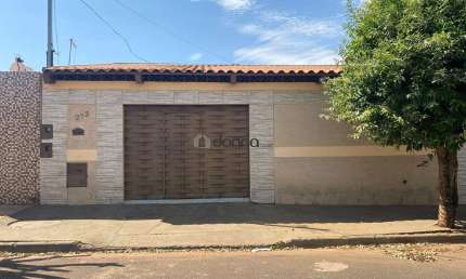 Casa à venda, 3 quartos, 4 vagas, Parque dos Girassóis - Uberaba/MG