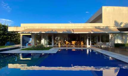Casa a venda com quatro suites no condominio Damha 1