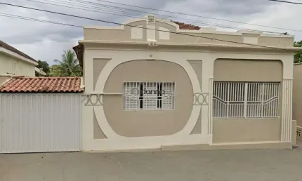 CASA COM 3 QUARTOS E 7 SUÍTES NO FUNDO - ESTADOS UNIDOS