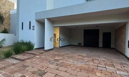 Casa á venda, sendo 4 suítes, uma delas master, sala intima, 355m2, Condomínio Flamboyant III - Uberaba - MG