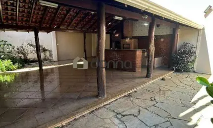 Casa à venda, 3 quartos, 2 suítes, 4 vagas, Jardim São Bento - Uberaba/MG
