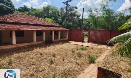 Chácara à venda no Centro de São José do Rio Preto-SP: 1 quarto, 1 sala, 2 banheiros, 4 vagas de garagem, 160m² de área.