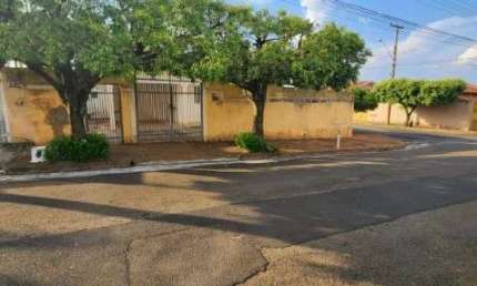 Prox.Unesp, Casa à venda em Rio Preto-SP, Jardim Nazareth, 2 quartos, 1 sala, 1 banheiro, 1 vaga, 80m², terreno de 450m², esquina, quintal grande
