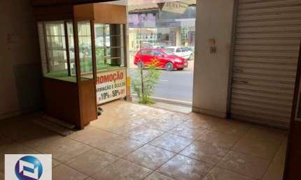 Imperdível: Casa para Locação no Centro de São José do Rio Preto-SP, 3 Quartos, 1 Sala, 2 Banheiros, 200m² de Área.