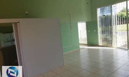 Salão Comercial à Venda em São José do Rio Preto-SP, Jd Universo: 2 Salas, 2 Banheiros, 4 Vagas de Garagem, 100m² de Área