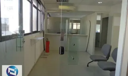 Imperdível sala comercial à venda no Centro de São José do Rio Preto-SP: 4 banheiros, 1 vaga de garagem, 100,00 m² de área.