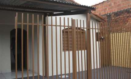 Imperdível oportunidade de compra: Casa à venda em São José do Rio Preto-SP, Solo Sagrado, com 2 quartos, 1 sala, 1 banheiro e 1 vaga de garagem!