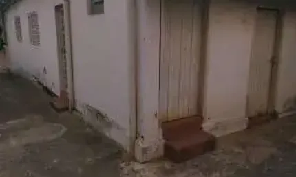 Casa comercial à venda no Centro de São José do Rio Preto-SP: 2 quartos, 1 sala, 1 banheiro, 5 vagas de garagem!