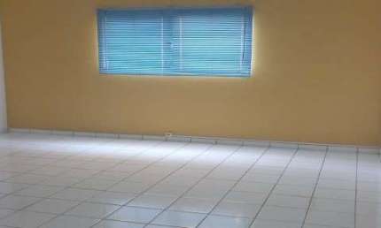 Sala Comercial para Locação em São José do Rio Preto-SP: 1 Sala, 1 Banheiro, 1 Vaga de Garagem, 40m² no Jardim Santa Catarina.