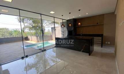Imperdível: Casa em Condomínio à Venda em São José do Rio Preto-SP, Residencial Gaivota II - 3 quartos, 1 suíte, 2 salas, 4 banheiros, 4 vagas, 260m².