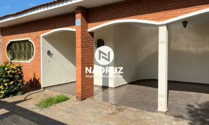 Casa para venda na Vila Aeroporto, São José do Rio Preto-SP: 4 quartos, 1 suite, 1 sala, 3 banheiros, 4 vagas, 246m².