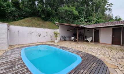 Casa com 3 quartos à venda no Margem Esquerda, Gaspar , 230 m2 por R$ 800.000
