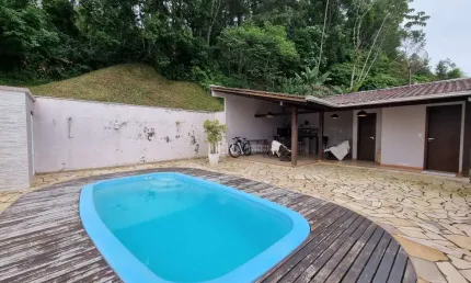 Casa com 3 quartos à venda no Margem Esquerda, Gaspar , 230 m2 por R$ 800.000