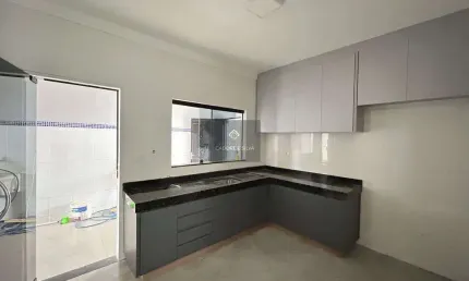 Casa no Bairro Granada com 3/4, 01 suíte, piscina aquecida no valor R$ 850 Mil